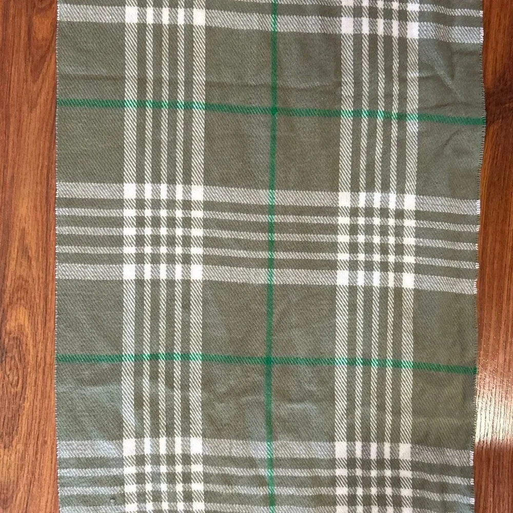 100% cashmere green scarf made in Scotland